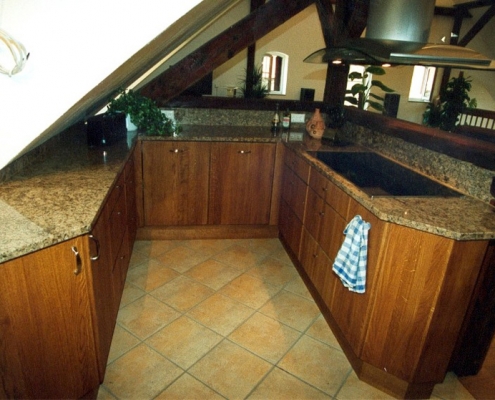 U-Küche aus Holz