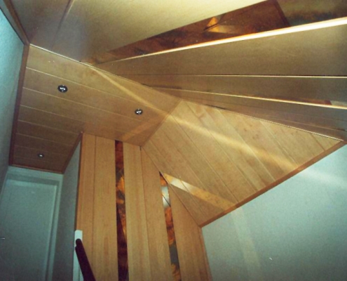 Holzdecke im Treppenhaus