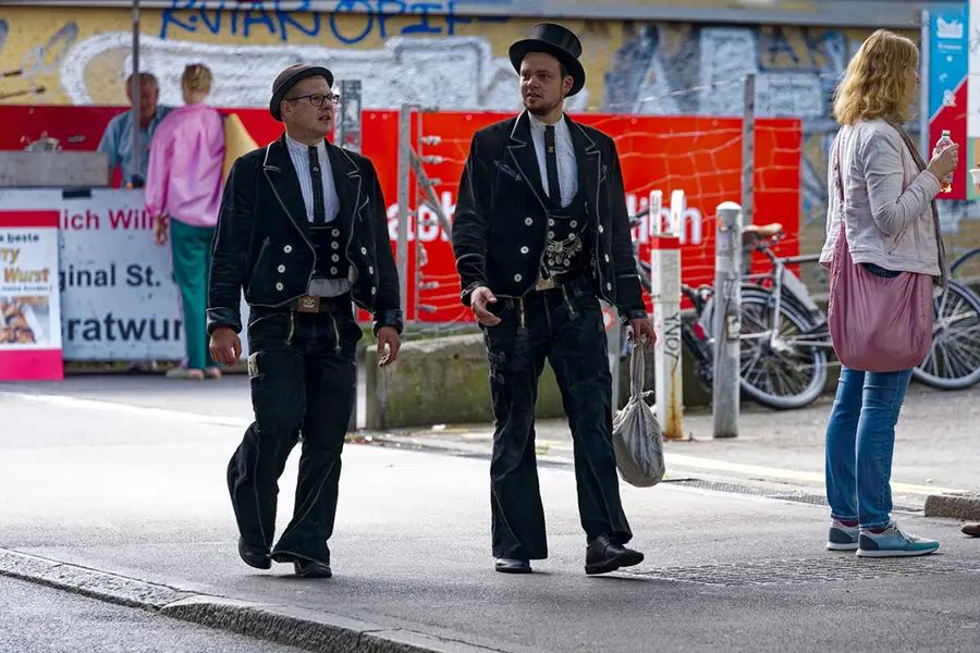Tischler-Gesellen auf der traditionellen Walz