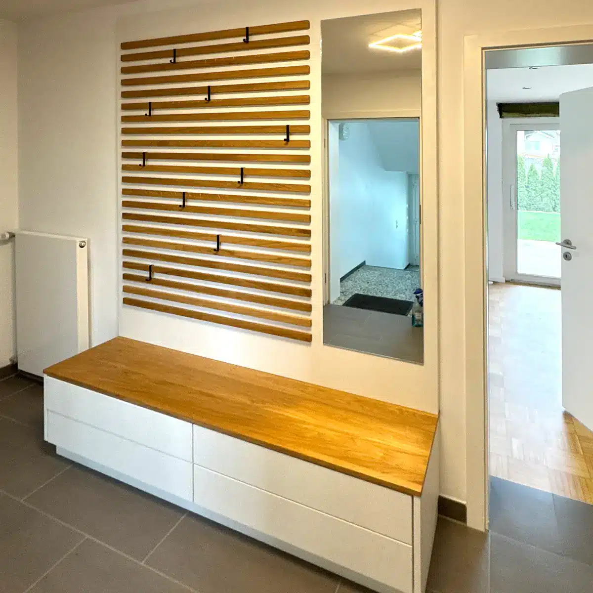 Garderobe mit Sitzbank